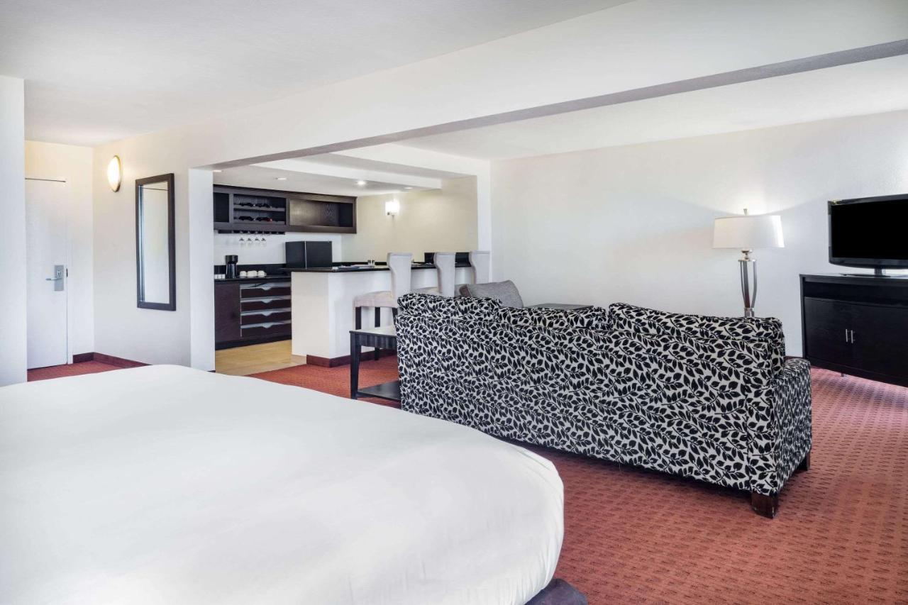 Hotel Wyndham Sacramento à Carmichael Extérieur photo